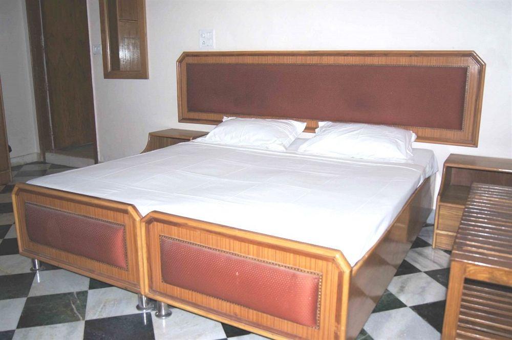 Hotel Westend Holiday Home 5 Mint From Nizamuddin Railway Station New Delhi Eksteriør billede